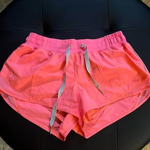 Women’s Lululemon Hotty Hot short 2.5”